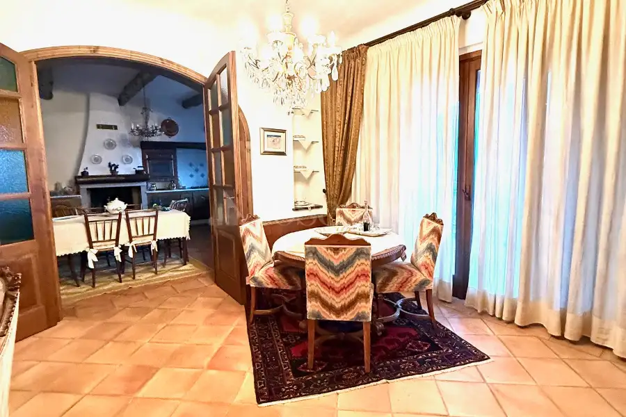 Villa in vendita di 600 mq a €430.000 (rif. 6/2026)