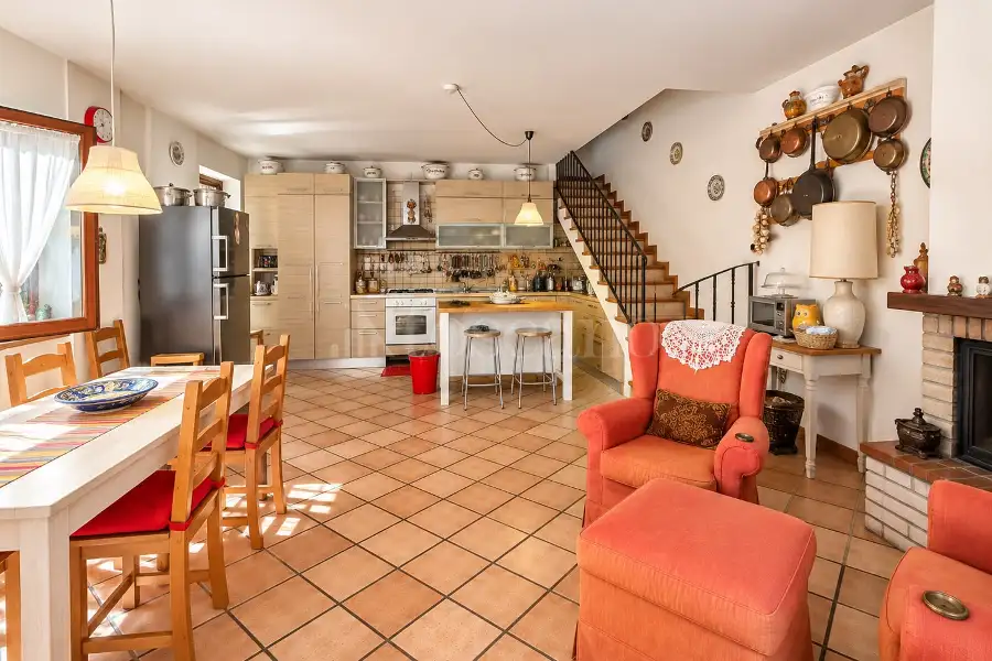Villa Plurifamiliare in vendita di 220 mq a €545.000 (rif. 12/2026)