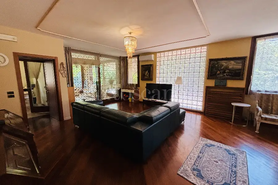 Villa in vendita di 385 mq a €880.000 (rif. 39/2026)