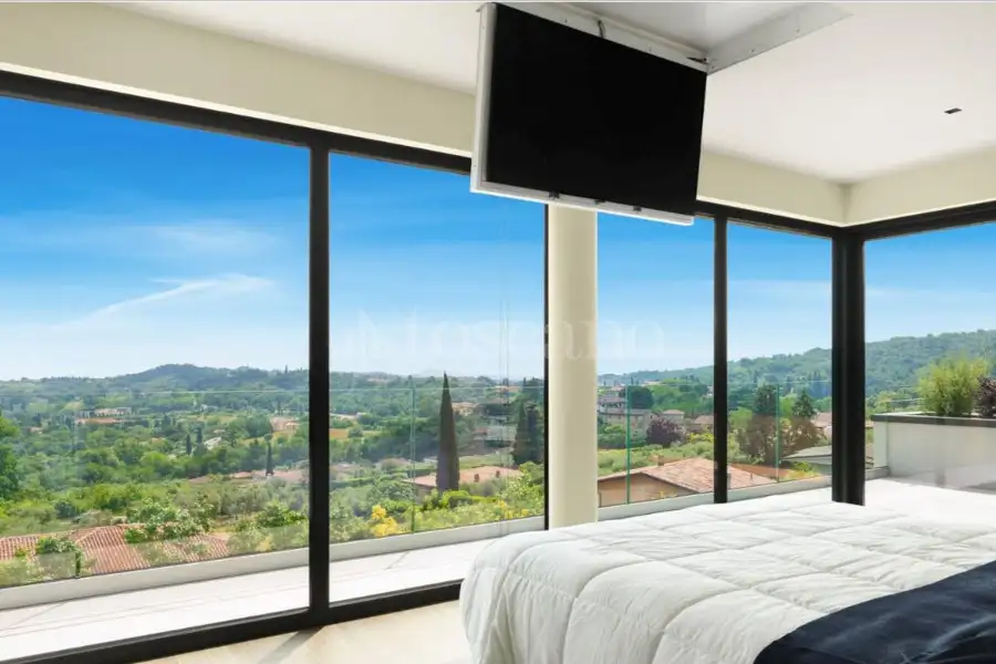 Villa in vendita di 800 mq a €5.500.000 (rif. 34/2026)