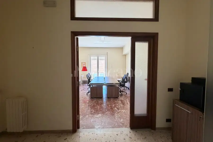 Ufficio in affitto di 80 mq a €700 (rif. 4/2026)