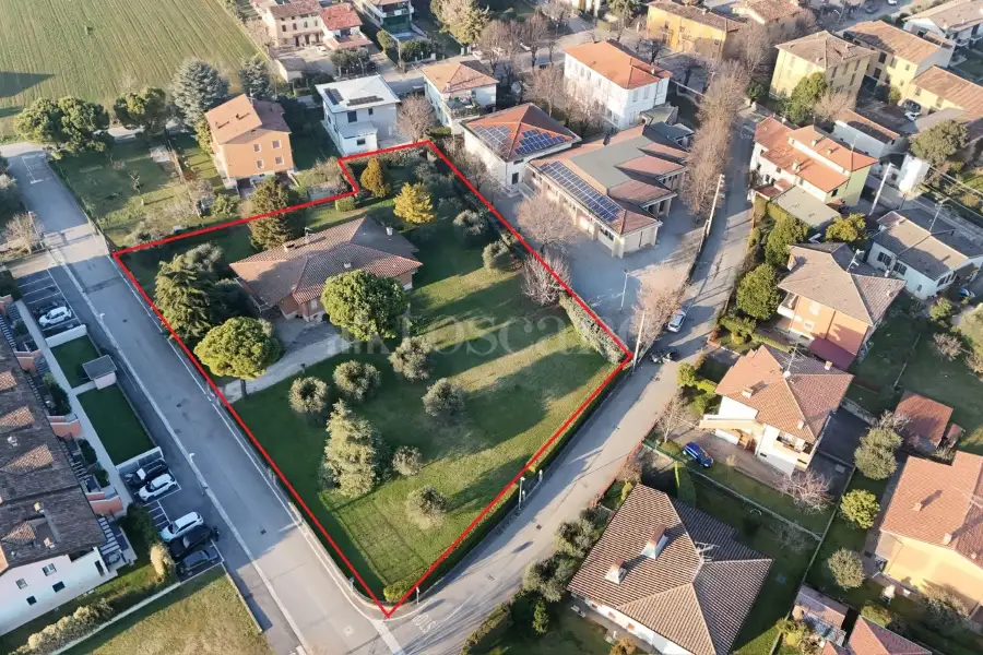 Villa in vendita di 1.666 mq a €1.490.000 (rif. 3/2025)