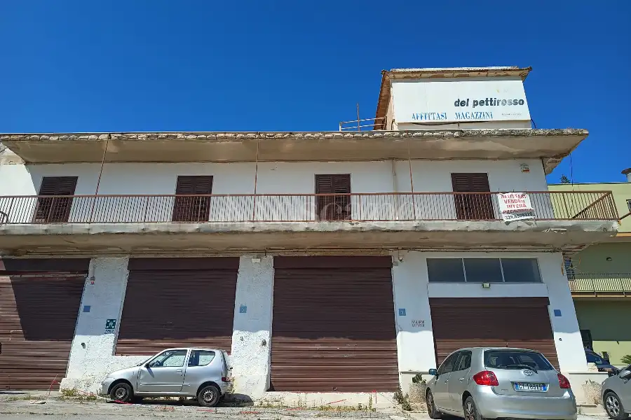 Magazzino in vendita di 1.800 mq a €1.050.000 (rif. 35/2026)