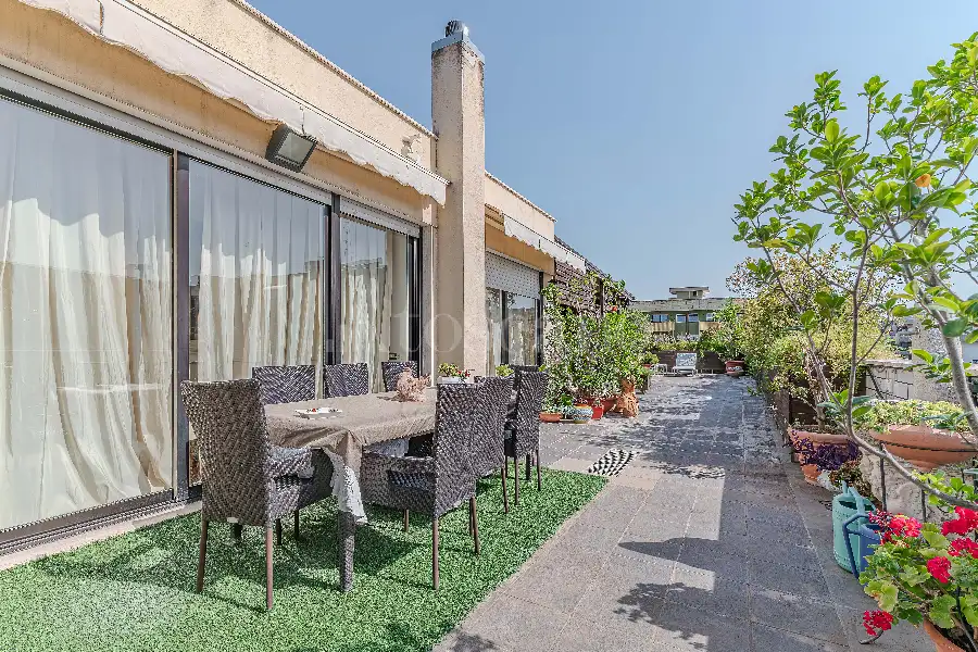 Attico in vendita di 185 mq a €737.000 (rif. 27/2026)
