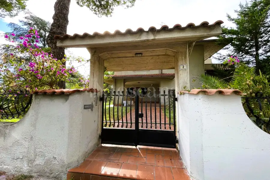 Villa in vendita di 305 mq a €650.000 (rif. 12/2025)