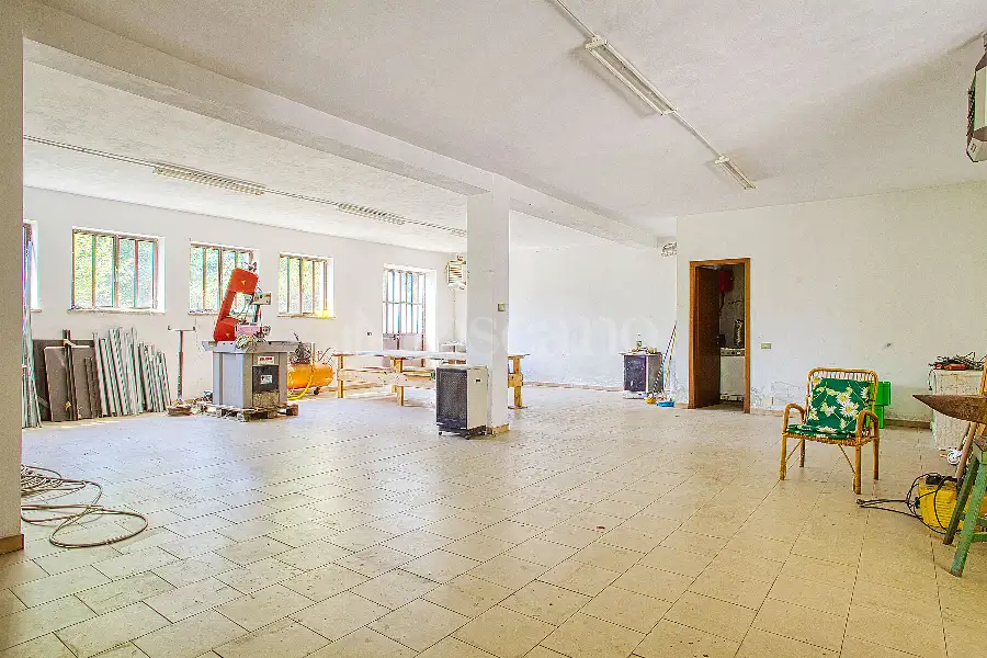 Capannone in vendita di 370 mq a €120.000 (rif. 34/2026)