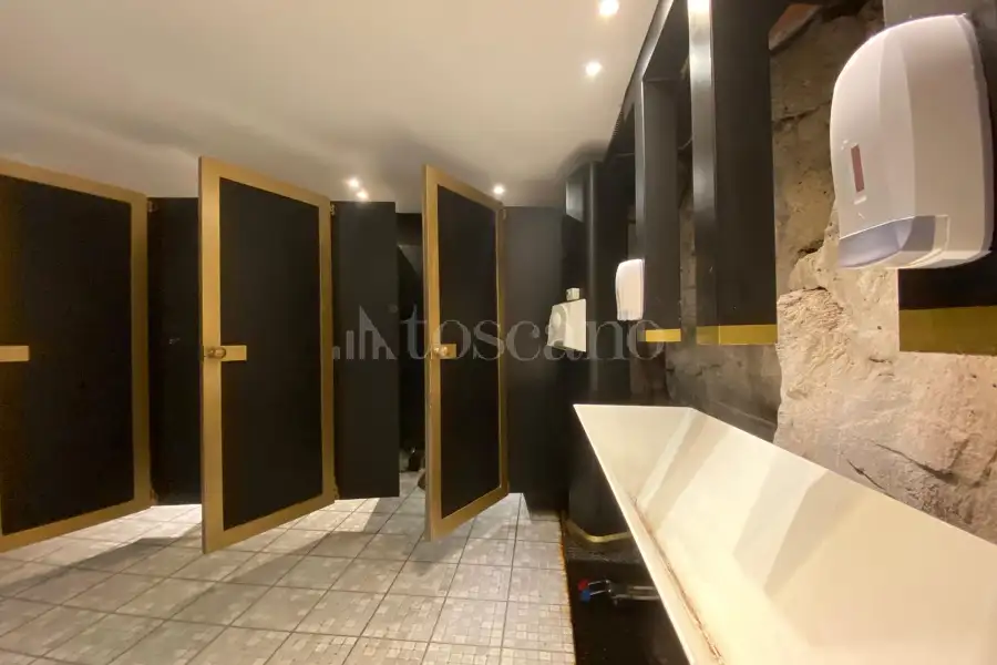Negozio in vendita di 1.200 mq a €1.250.000 (rif. 40/2026)