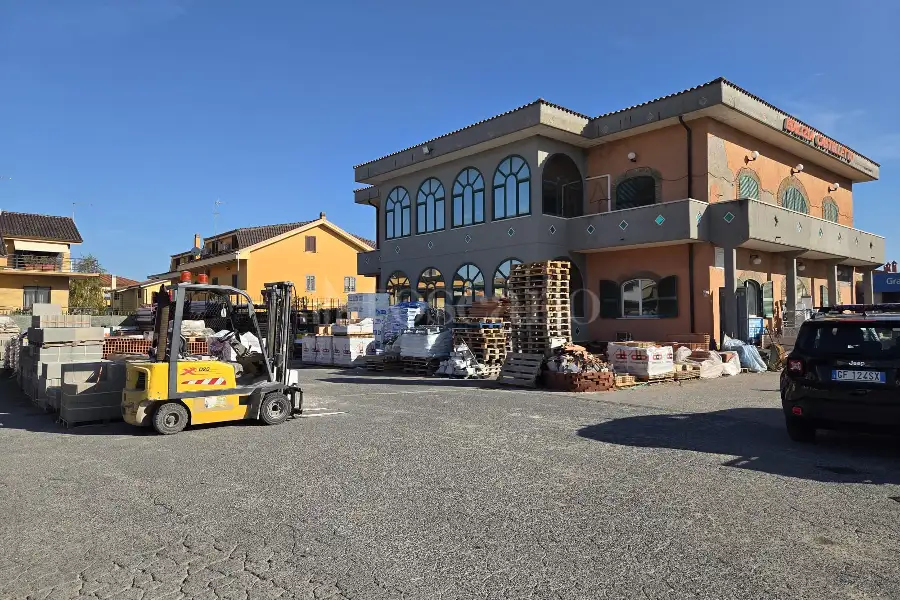 Negozio in affitto di 600 mq a €12.000 (rif. 63/2025)