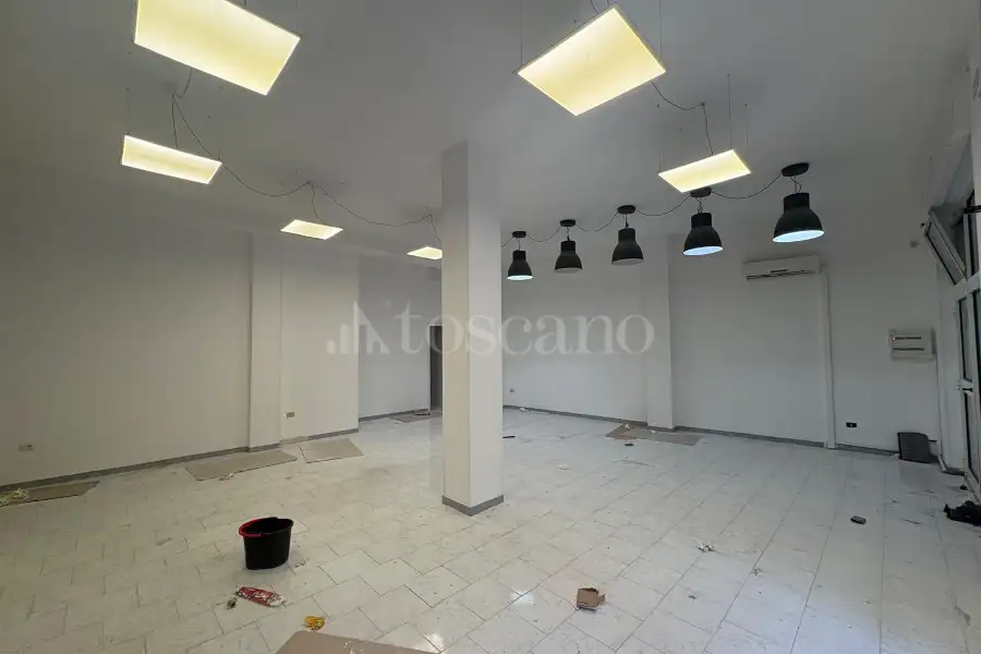 Negozio in vendita di 114 mq a €205.000 (rif. 8/2026)