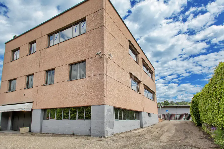 Attività Commerciale in vendita di 800 mq a €490.000 (rif. 24/2026)