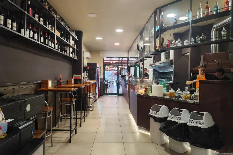 Attività Commerciale in affitto di 250 mq a €2.000 (rif. 77/2026)