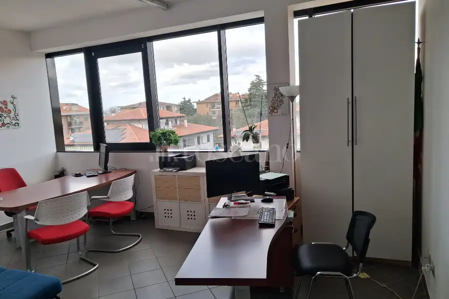 Ufficio in affitto di 18 mq a €180 (rif. 13/2026)