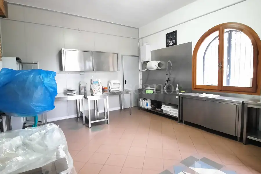Villa Plurifamiliare in vendita di 800 mq a €795.000 (rif. 6/2025)