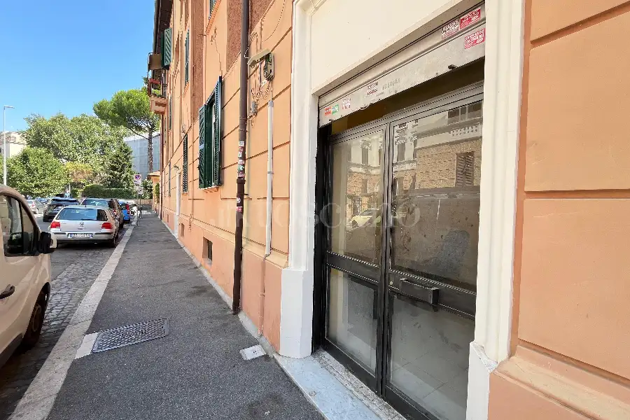 Negozio in affitto di 15 mq a €600 (rif. 23/2026)