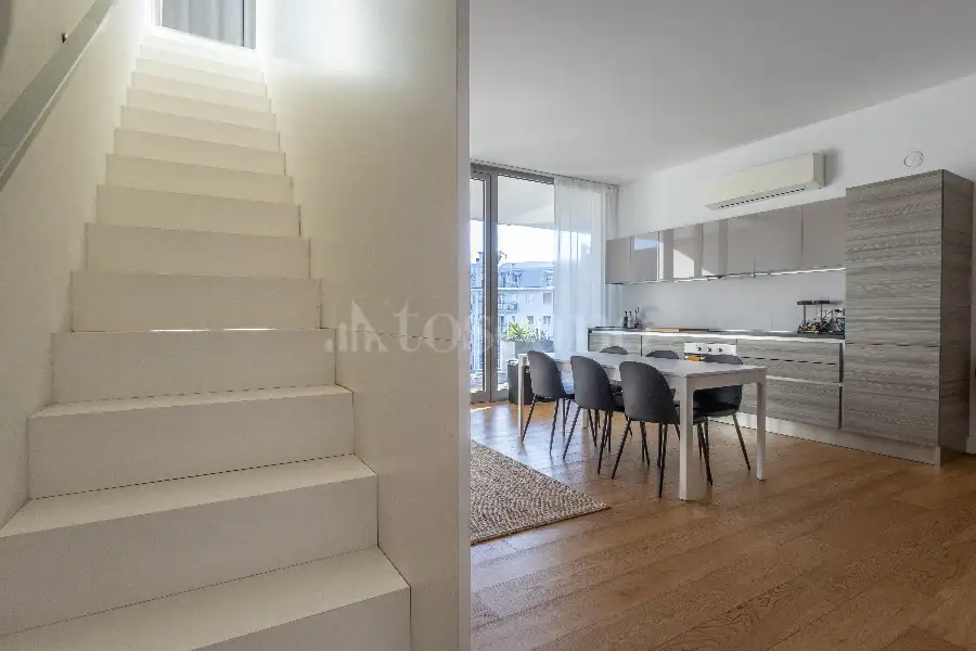 Attico in vendita di 200 mq a €695.000 (rif. 126/2025)