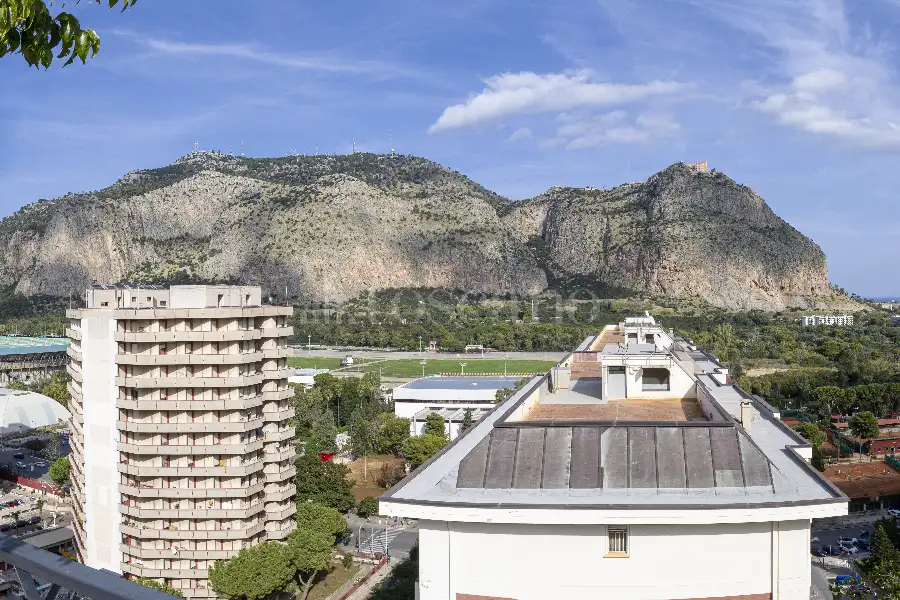Attico in vendita di 281 mq a €1.100.000 (rif. 36/2026)