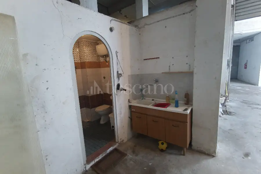 Garage in vendita di 298 mq a €295.000 (rif. 3/2026)