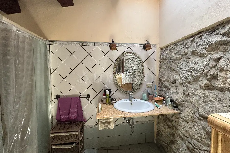 Villa in vendita di 700 mq a €720.000 (rif. 94/2026)