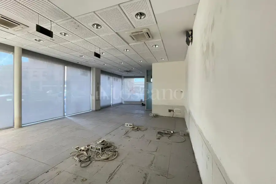 Negozio in vendita di 180 mq a €439.000 (rif. 6/2026)