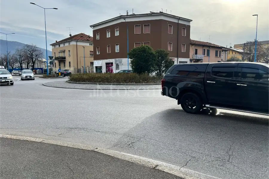 Negozio in vendita di 150 mq a €99.000 (rif. 15/2026)