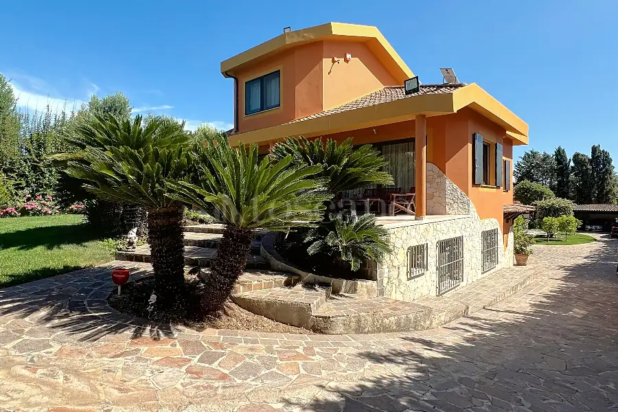 Casa Indipendente in vendita di 330 mq a €590.000 (rif. 82/2025)