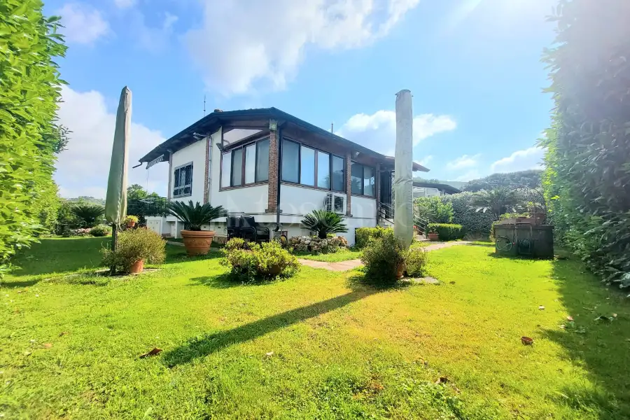 Villa in vendita di 350 mq a €525.000 (rif. 9/2025)