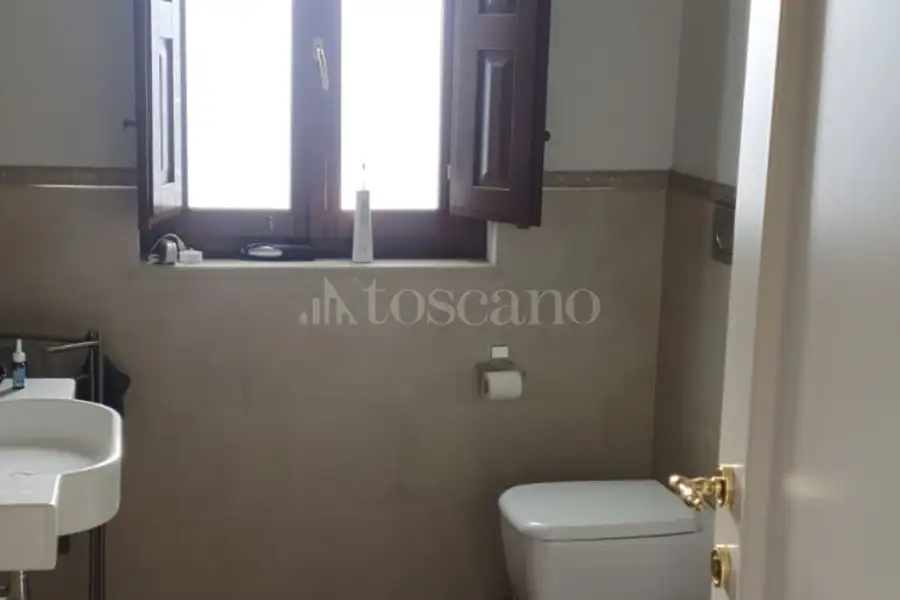 Villa Bifamiliare in vendita di 265 mq a €550.000 (rif. 215/2025)