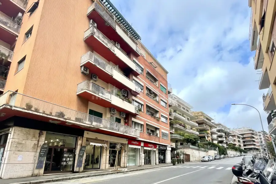Negozio in vendita di 70 mq a €259.000 (rif. 8/2024)