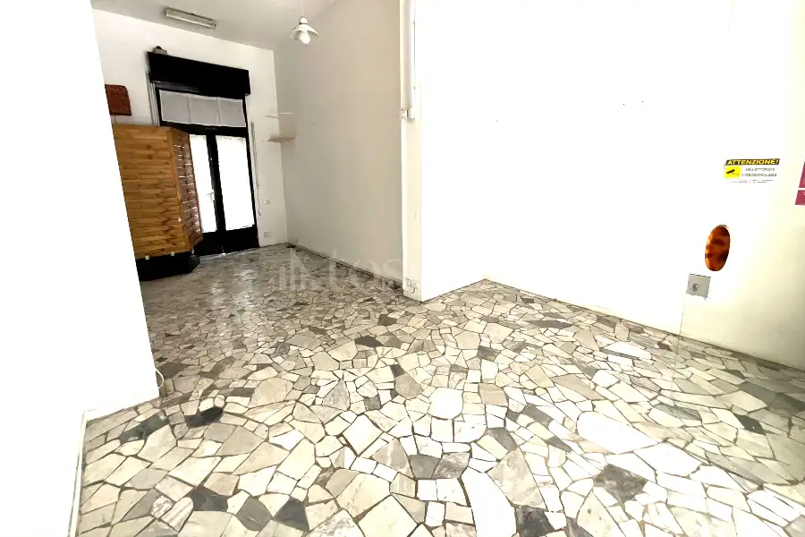 Negozio in affitto di 40 mq a €1.000 (rif. 23/2026)