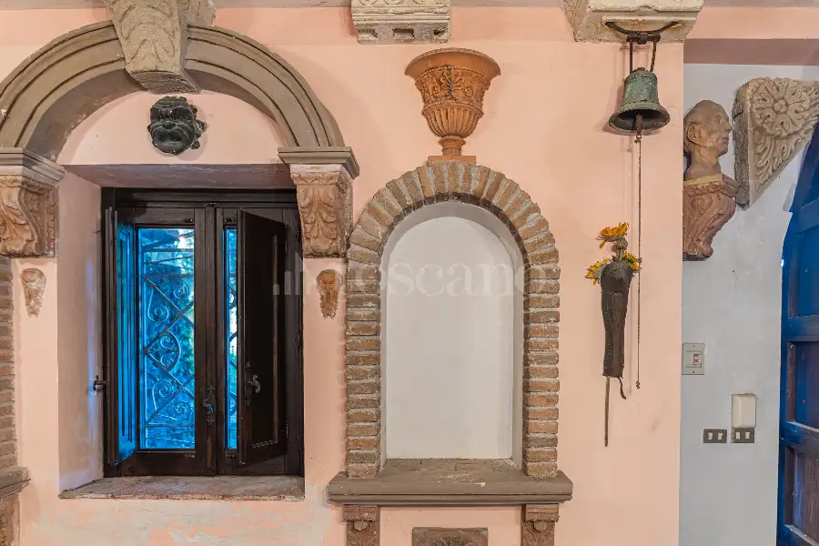 Villa in vendita di 1.200 mq a €4.250.000 (rif. 61/2026)