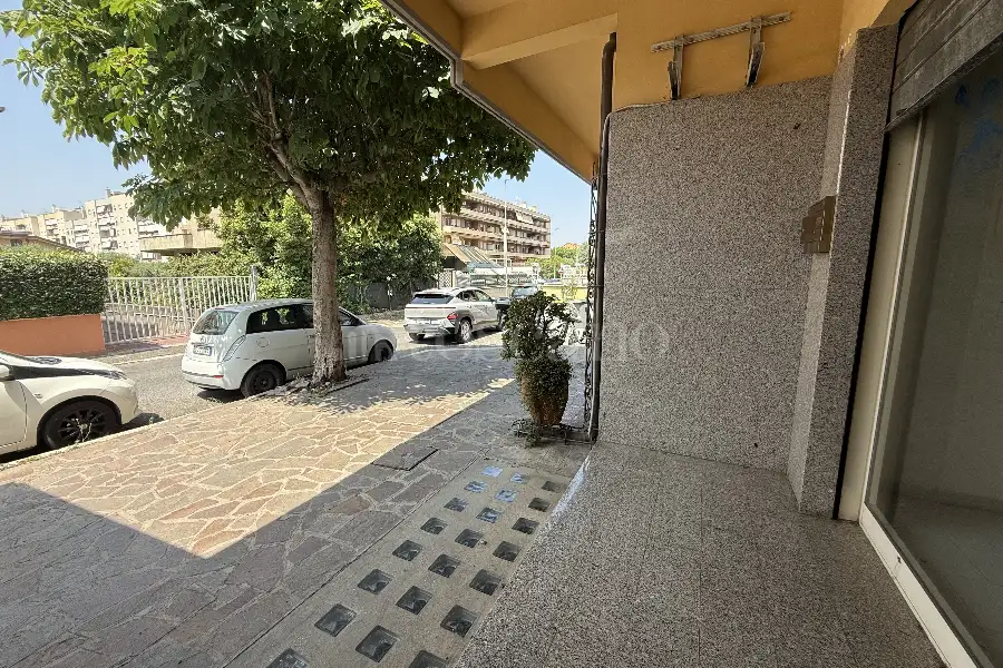 Negozio in affitto di 70 mq a €800 (rif. 3/2025)