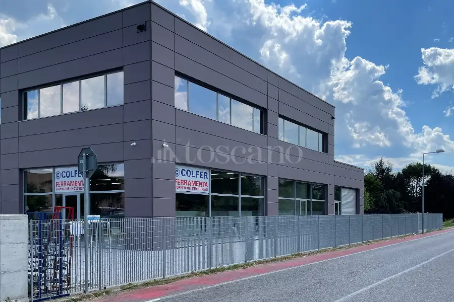 Capannone in affitto di 300 mq a €2.700 (rif. 11/2024)