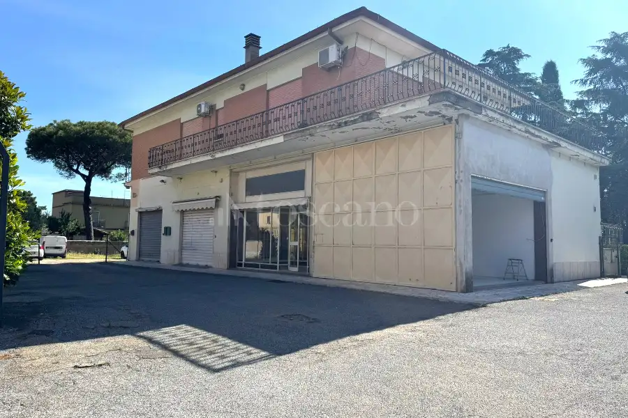Negozio in affitto di 90 mq a €1.250 (rif. 10/2026)
