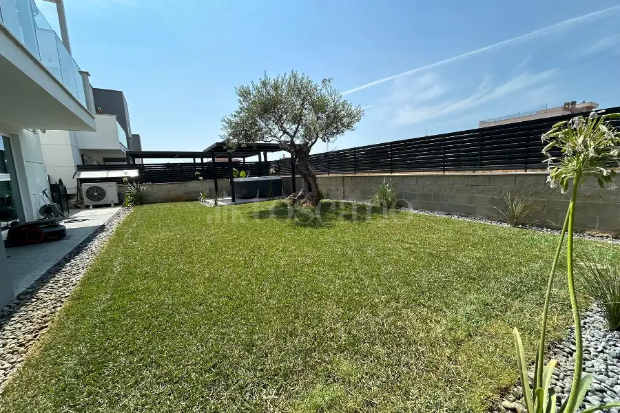 Villa in vendita di 180 mq a €599.000 (rif. 11/2026)
