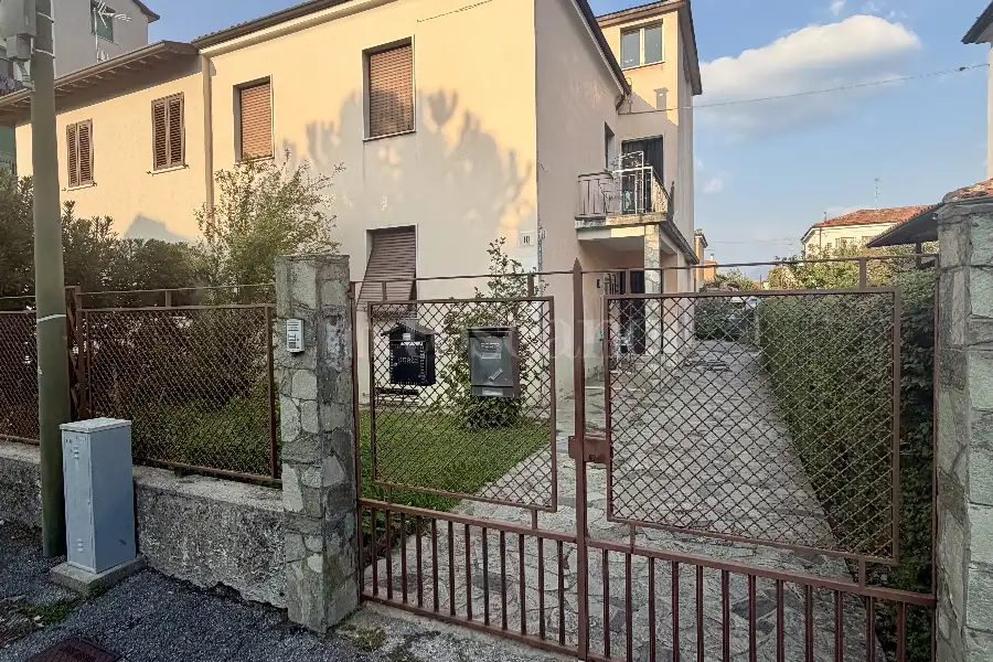 Villa Bifamiliare in vendita di 240 mq a €285.000 (rif. 18/2026)