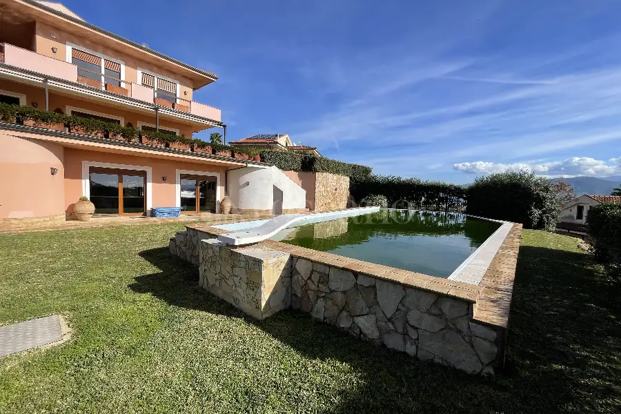 Villa in vendita di 500 mq a €1.500.000 (rif. 45/2025)