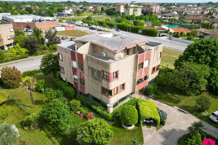 Villa Plurifamiliare in vendita di 195 mq a €205.000 (rif. 80/2026)