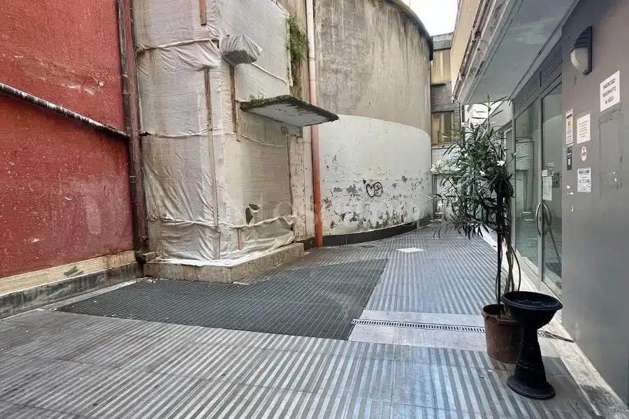 Negozio in affitto di 60 mq a €700 (rif. 162/2026)