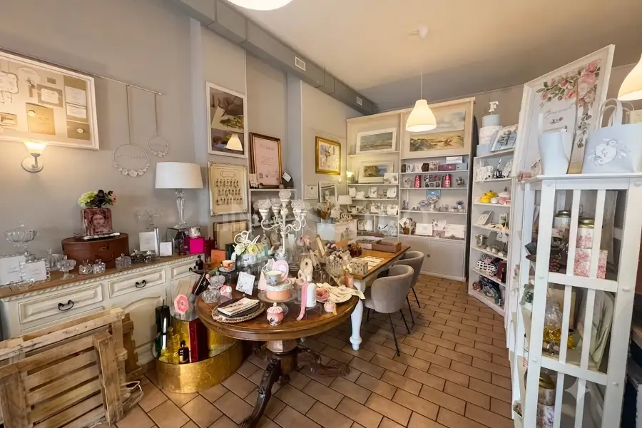 Negozio in vendita di 60 mq a €165.000 (rif. 33/2026)