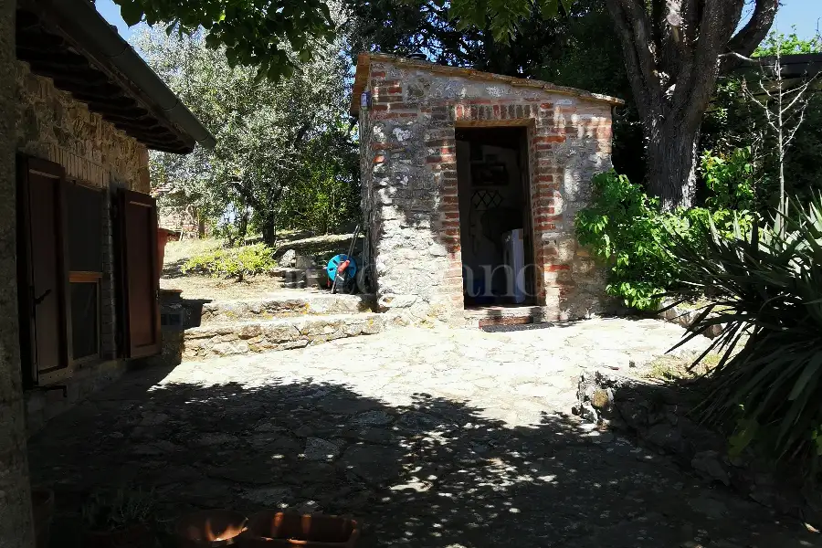 Casale in vendita di 300 mq a €570.000 (rif. 24/2022)