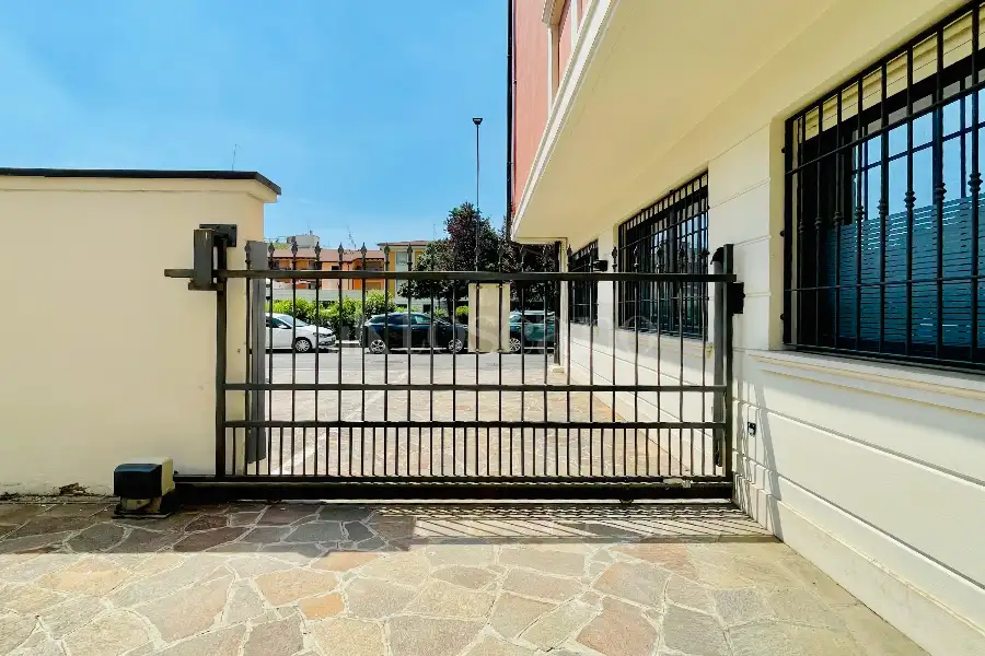 Ufficio in vendita di 300 mq a €650.000 (rif. 48/2026)
