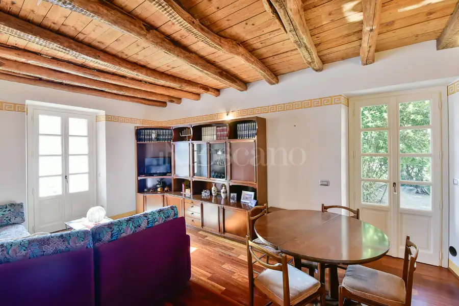 Villa Plurifamiliare in vendita di 400 mq a €3.150.000 (rif. 11/2025)
