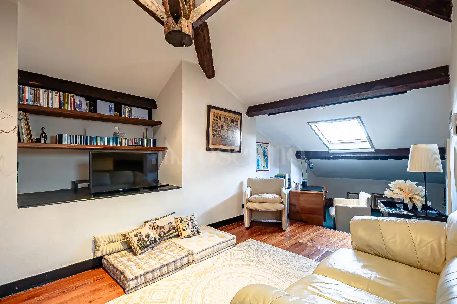 Villa in vendita di 496 mq a €3.950.000 (rif. 71/2026)