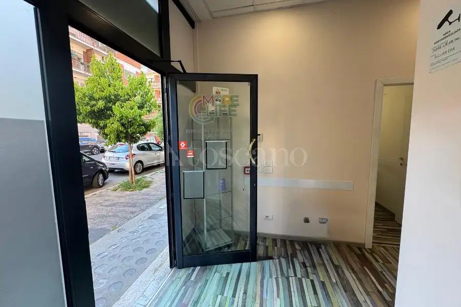 Negozio in affitto di 104 mq a €4.000 (rif. 13/2026)