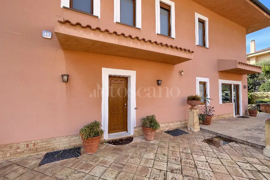 Villa in vendita di 500 mq a €1.500.000 (rif. 45/2025)