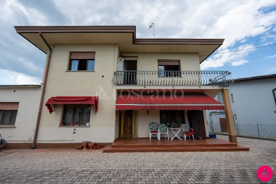 Villa Bifamiliare in vendita di 150 mq a €210.000 (rif. 120/2026)