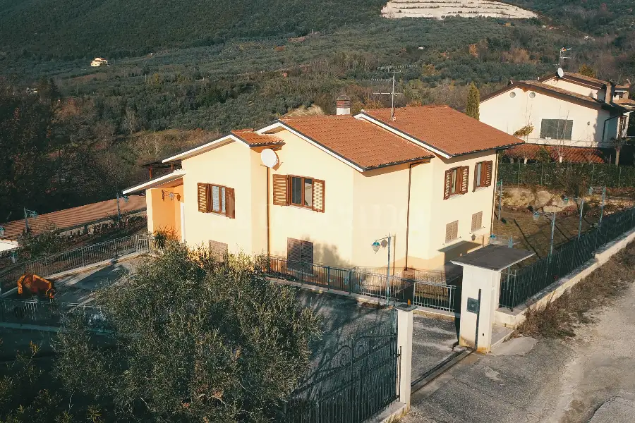 Villa in vendita di 270 mq a €255.000 (rif. 4/2026)