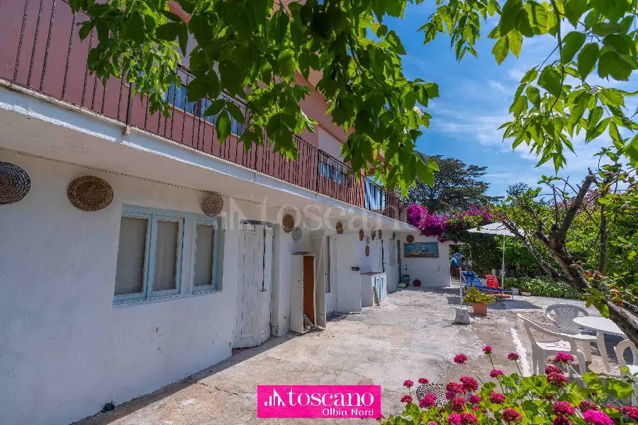 Villa in vendita di 330 mq a €1.500.000 (rif. 42/2026)