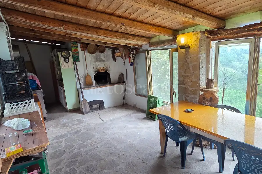 Casa Indipendente in vendita di 330 mq a €110.000 (rif. 35/2025)