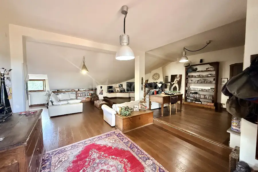 Attico in vendita di 230 mq a €189.000 (rif. 54/2026)